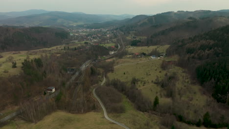 Paisaje-Rural-En-La-Ciudad-Balneario-De-Jedlina-zdroj-En-Baja-Silesia,-Polonia