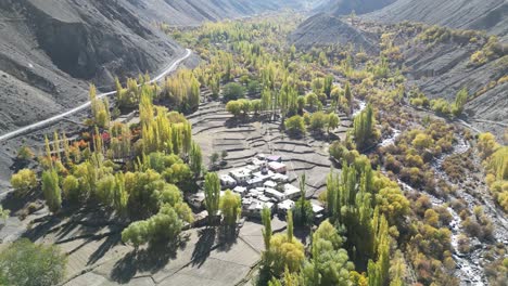 Drone-shot-of-the-city-of-Skardu-from-above,-Green-trees