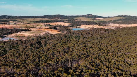 Drohnenverfolgung-Zum-Steinbruch-In-Victoria,-Australien