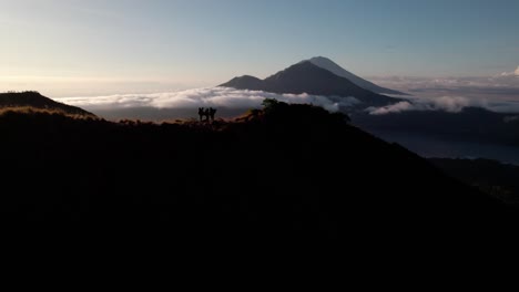 Hikers-On-The-Expedition-Viewpoint-Overlooking-Mount-Batur-In-Bali,-Indonesia