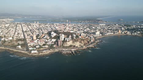 Vista-Aérea-De-Alto-ángulo-Del-Paisaje-Urbano-Del-Horizonte-De-Mazatlán,-México