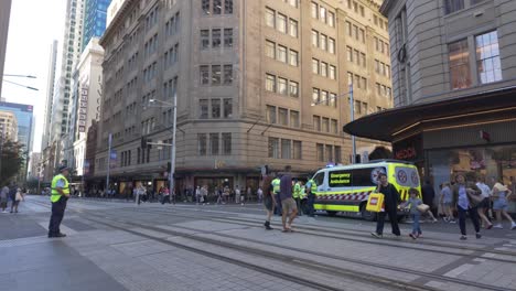 Krankenwagen-Und-Polizei-Sperren-Die-Straße-Im-CBD-Von-Sydney