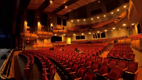 North-Shore-Center-for-the-Performing-Arts-filling-up-with-people