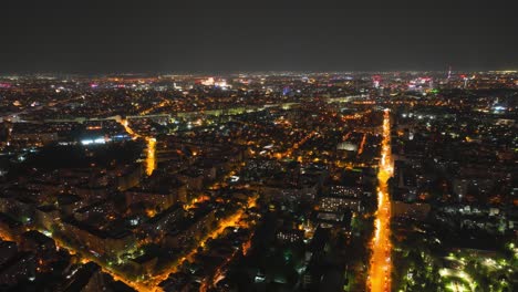 Hiperlapso-Aéreo-Sobre-El-Bulevar-Lac-Tei-Por-La-Noche-En-Bucarest,-Rumania