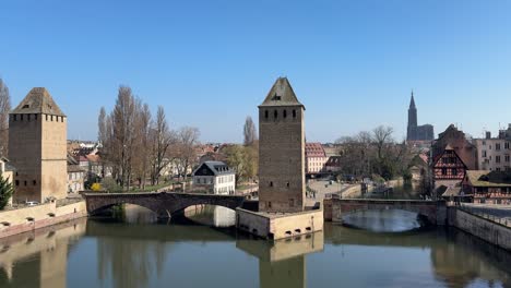 Straßburg-Frankreich-Stadt-Dorf-Säule-Staudamm