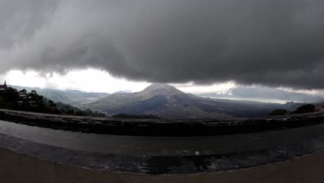 Wolken-über-Dem-Mount-Batur-Auf-Bali,-Indonesien---Zeitraffer