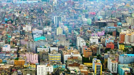Luftaufnahme-Der-überbevölkerten-Stadt-Dhaka,-Städtischer-Verschmutzungsnebel