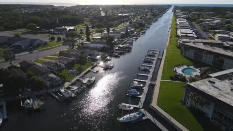 Luftaufnahme-Des-Preiswertesten-Grundstücks-Am-Wasser-In-New-Port-Richey,-Florida
