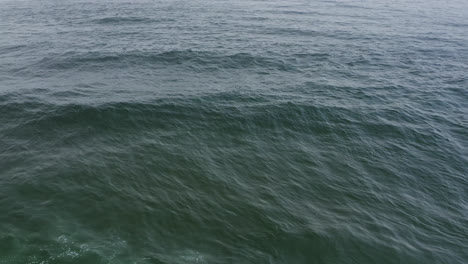 Offenes-Wasser-Des-Pazifischen-Ozeans,-Sanft-Rollend,-Luftaufnahme,-Sich-Wiederholender-Hintergrund