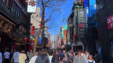 Walking-shot-of-Street-atmosphere-and-residents'-activities-in-the-city-of-Yokohama,-Kanagawa-Prefecture,-Japan