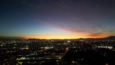 Einschalten-Der-Lichter-Der-Stadt-Santiago-De-Chile