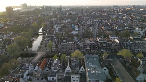 La-Retirada-Aérea-Revela-Casas-Y-Canales-De-La-Ciudad-De-Amsterdam