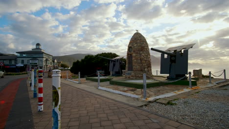 Hermanus-War-Memorial-with-stone-cairn-and-two-naval-guns-above-Old-Harbour