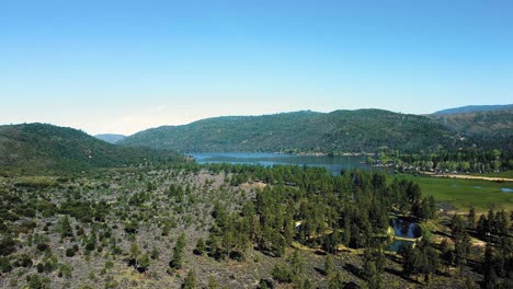 Panorama-Of-Lake-Hemet-In-The-San-Jacinto-Mountains-In-Mountain-Center,-Riverside-County,-California,-USA