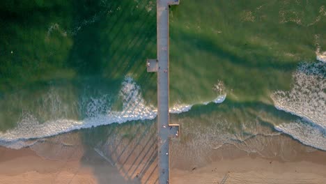 Overhead-View-Of-Venice-Beach-And-Venice-Fishing-Pier-In-Los-Angeles,-California,-USA