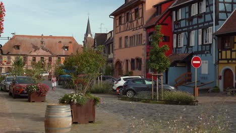 Die-Sonne-Geht-über-Der-Schönen-Stadt-Bergheim-In-Ostfrankreich-Unter