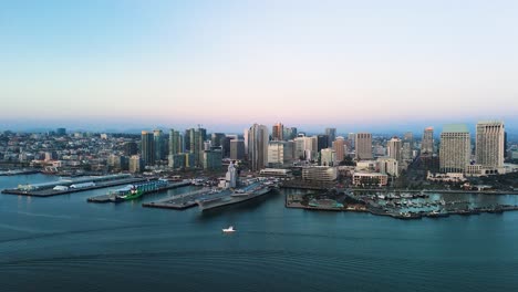 Bahía-Panorámica-Y-Centro-De-San-Diego-En-California,-EE.UU.---Toma-Aérea-De-Drones