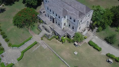 Una-Toma-De-Drone-De-Rose-Hall-En-Jamaica,-Una-Casa-De-Plantación-Georgiana-Que-Ahora-Funciona-Como-Una-Casa-Museo-Histórica,-Ubicada-En-Montego-Bay