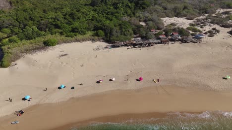 Landschaft-Am-Wasser-Der-Bucht-Von-Cacaluta,-Im-Panorama-Der-Neun-Buchten-Von-Huatulco,-Oaxaca,-Mexiko