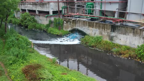 Einleitung-Industrieller-Abwässer-In-Flüsse