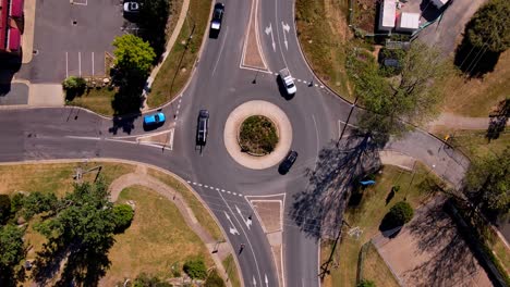 Aerial-Shot-Of-Kosciuszko-Roundabout-Road-In-Jindabyne,-New-South-Wales,-Australia