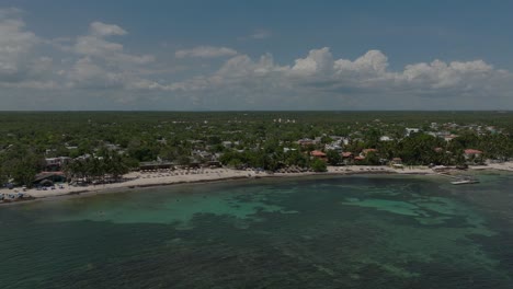 Playa-De-Guayacanes-Y-Paisaje-Circundante,-San-Pedro-De-Macorís-En-República-Dominicana