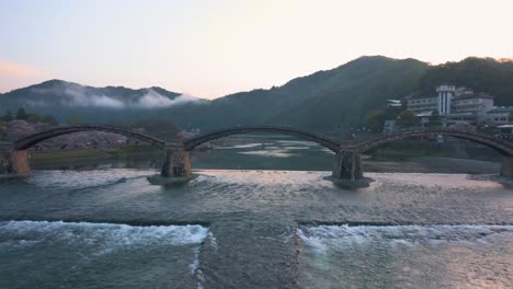 Kintaikyo-Brücke-In-Iwakuni,-Japan