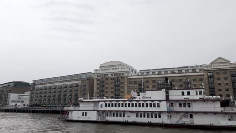 Sailing-Past-Butlers-Wharf---Luxury-Apartments-On-South-Bank-Of-River-Thames-On-Overcast-Cloudy-Day