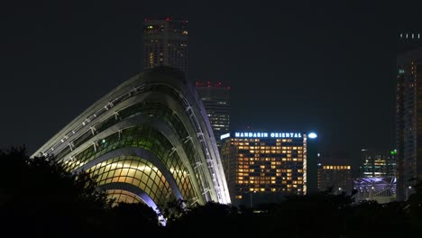 Static-shot-capturing-the-illuminated-dome-architecture-of-the-Gardens-by-the-bay-at-night,-views-from-Marina-barrage