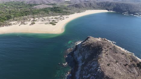 Cacaluta-Bay,-a-secluded-retreat-accessible-by-boat