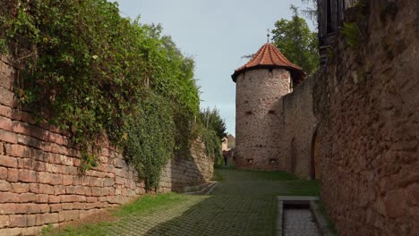 Festungsmauern-Und-Türme-Des-Dorfes-Ribeauvillé