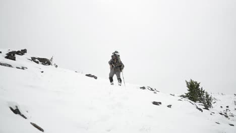 Archery-Bow-Elk-Hunting-in-the-snow-in-Montana-in-October-in-the-snow