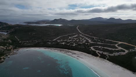 Lucky-Bay-Beach-Y-Camping-En-Cape-Le-Grand-Area,-Australia-Occidental