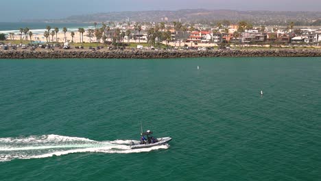 Motorboat-Leaving-Wake-In-The-Water-Cruising-At-Entrance-Channel-In-Mission-Bay,-California,-USA