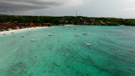 Boote-Vor-Anker-In-Nusa-Lembongan-In-Indonesien