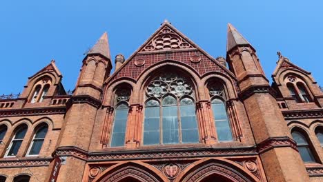 Muestra-De-Grandeza-Arquitectónica-En-La-Galería-George&#39;s-Street-De-Dublín