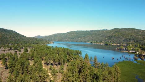 Lake-Hemet-Nature-Campsites-In-The-San-Jacinto-Mountains-In-Mountain-Center,-Riverside-County,-California,-USA