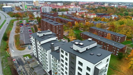 Neubauwohnung-Moderner-Komplex-Luftbild-Drohnen-Immobilienpräsentation