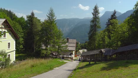 Carretera-Muy-Empinada-Cerca-De-La-Mina-De-Sal-De-Hallstatt.