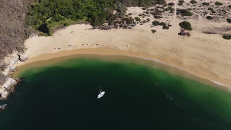 Región-Costera-Que-Rodea-La-Bahía-De-Cacaluta,-Parte-Del-Grupo-De-Nueve-Bahías-De-Huatulco,-Oaxaca,-México.