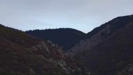 Hermoso-Time-lapse-De-Colinas-En-Las-Montañas-De-Los-Balcanes,-En-Bulgaria