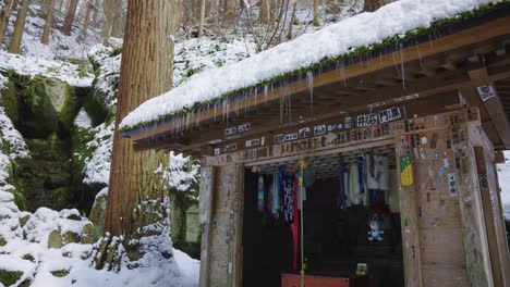 Icy-Shrine-in-the-mountains-of-Yamagata-Prefecture-Japan-4k