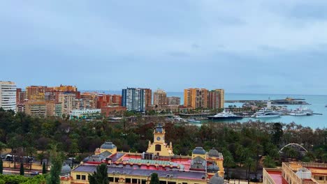 Ayuntamiento-De-Málaga-Y-Puerto-Deportivo-Vista-Desde-Un-Punto-Elevado-De-La-Costa-De-España-Mar-Mediterráneo