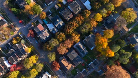 Residential-neighborhood-in-an-American-city-during-autumn