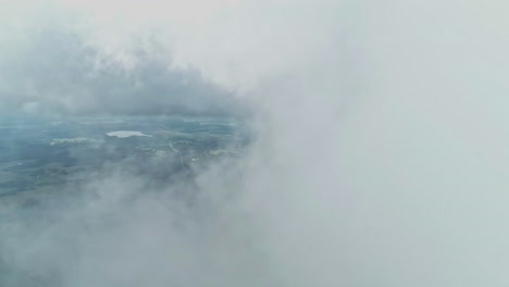 Wolken-Und-Nebel-Die-Ländliche-Landschaft-Am-Morgen