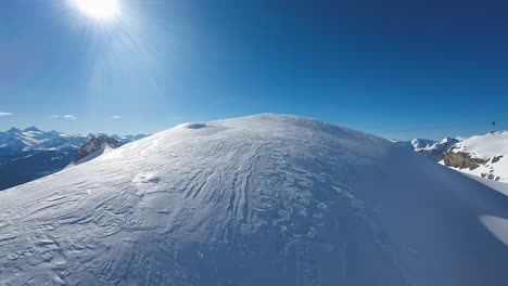 Vista-Aérea-Cerca-De-La-Región-De-La-Estación-De-Esquí-En-Crans-montana,-Alpes-Suizos,-Suiza