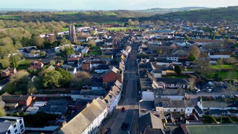 Aerial-drone-footage-of-Cullompton-in-Devon,-England