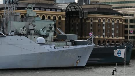 Vista-Hacia-P840-Y-HMS-Belfast-Desde-El-Lado-Norte,-Londres,-Reino-Unido