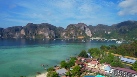 Bahía-Del-Pueblo-De-Tonsai-En-Koh-Phi-Phi-Don