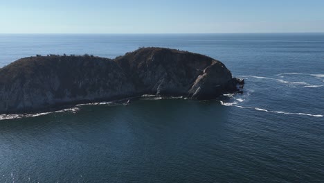 Luftaufnahmen-Des-Huatulco-Nationalparks-Und-Seiner-Küsten,-Aufgenommen-Mit-Drohnen